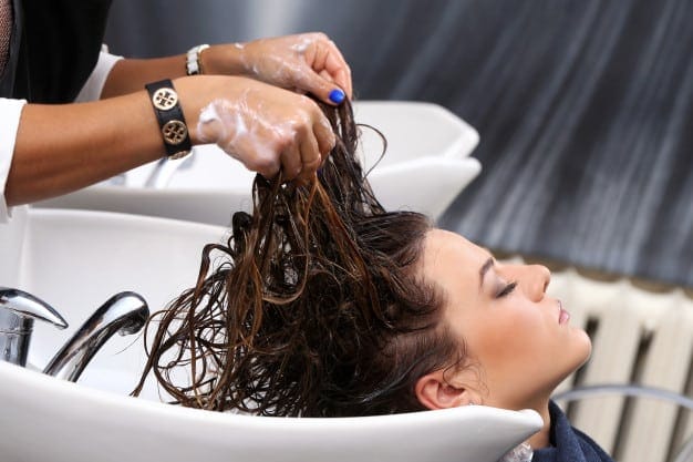 Cheveux secs : 5 masques maison pour en prendre soin